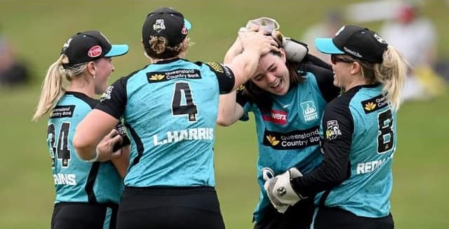 Teen prodigy Lucy Hamilton makes history, becomes the youngest ever to pick up a fifer in WBBL 