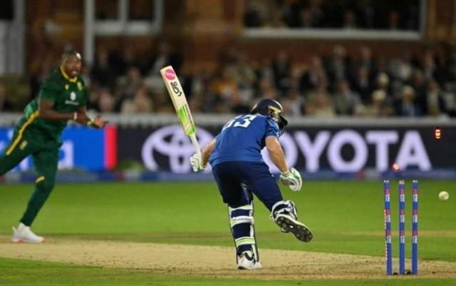 Watch: Lungi Ngidi outfoxes Jos Buttler with a tricky off-cutter in Lord's ODI