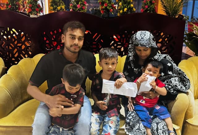Miraz donates Pakistan series prize money to family of rickshaw puller killed in student movement