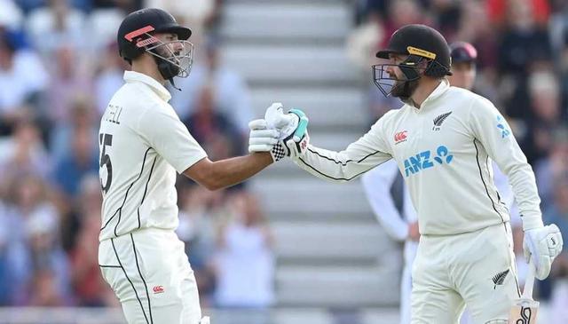 Mitchell, Blundell headline Day 1
