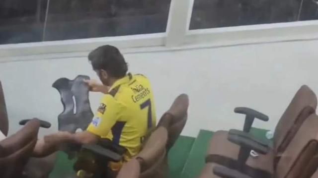 Unseen clip of MS Dhoni struggling with knee pain resurfaces online