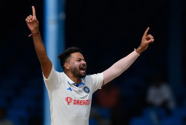 Zaheer Khan praises Mukesh Kumar highly 