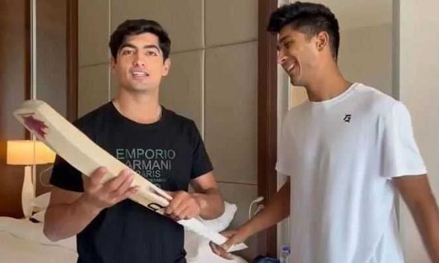 Naseem to auction his memorable six-hitting bat for flood victims 