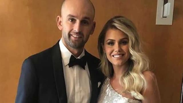 Australian Star Nathan Lyon marry with Emma McCarthy