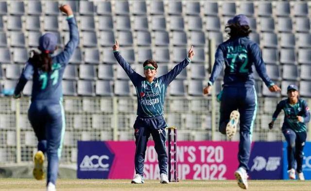 Nida Dar's all-round performance gives Pakistan emphatic win against India