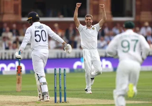 South Africa pacers reduce England to 116 for 6 on rain-affected day 