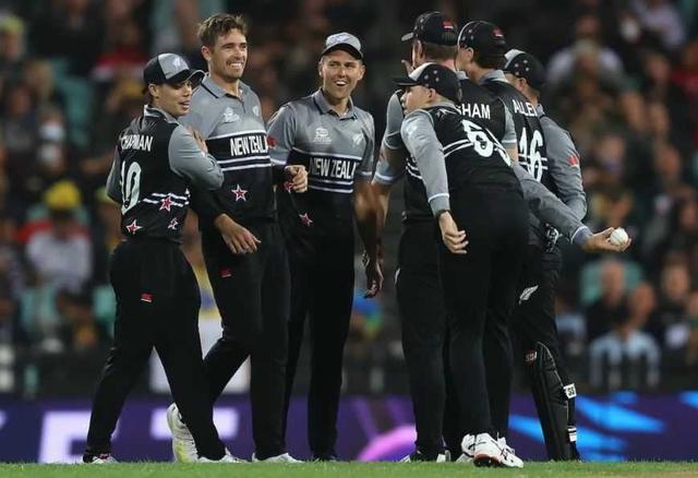 New Zealand crush defending champions Australia in Super 12 opener