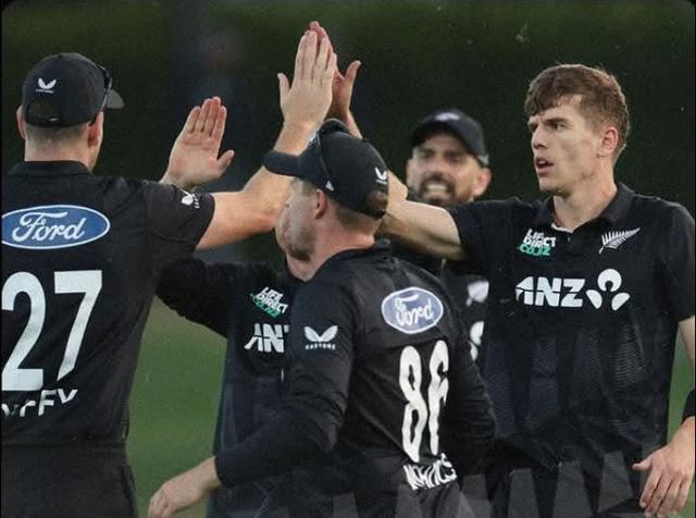 Ben Sears picks up another fifer as New Zealand complete cleansweep over Pakistan in the ODI series