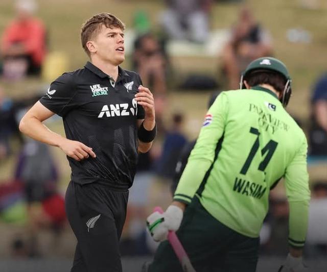 Mitch Hay, Ben Sears deliver crushing win for New Zealand to clinch the ODI series