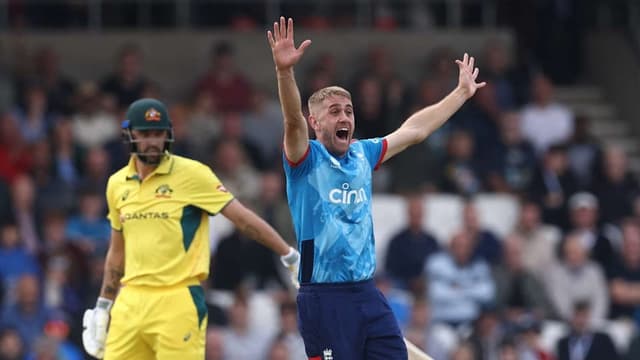 England Pacer Olly Stone Suffer Injury ahead of India Tests