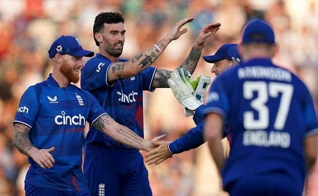 Liam Livingstone's majestic 95 thumps New Zealand as England square the series by 1-1