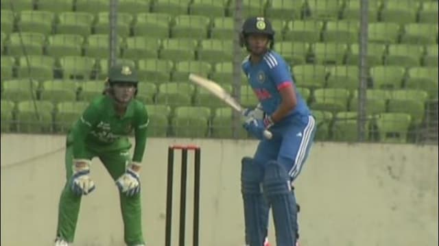 Harmanpreet Kaur's majestic 54 takes India home to go 1-0 up in the series 