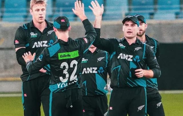 New Zealand bounce back with a dominating win over UAE to take the series 
