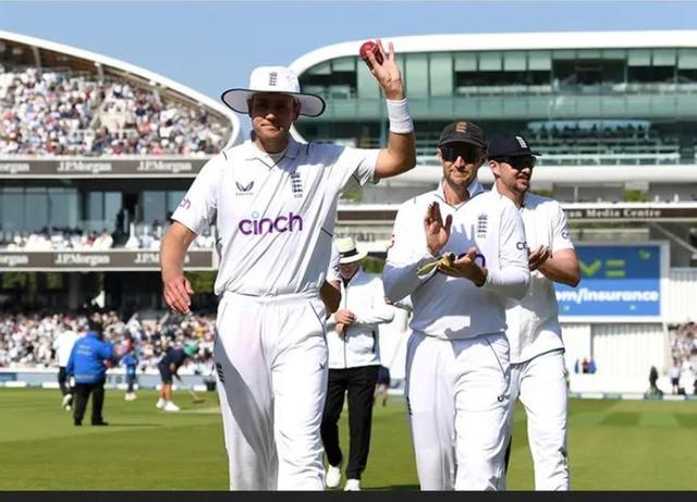 Stuart Broad's 5 wicket haul pushes England to the commanding position after day 1