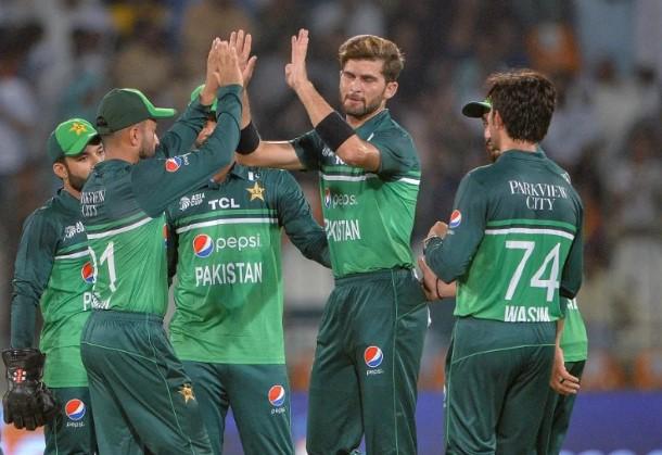 Pakistan announce playing XI for must-win Sri Lanka clash, make 5 changes
