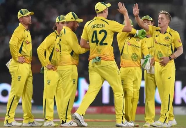 Australia win only T20I to finish off Pakistan tour in style
