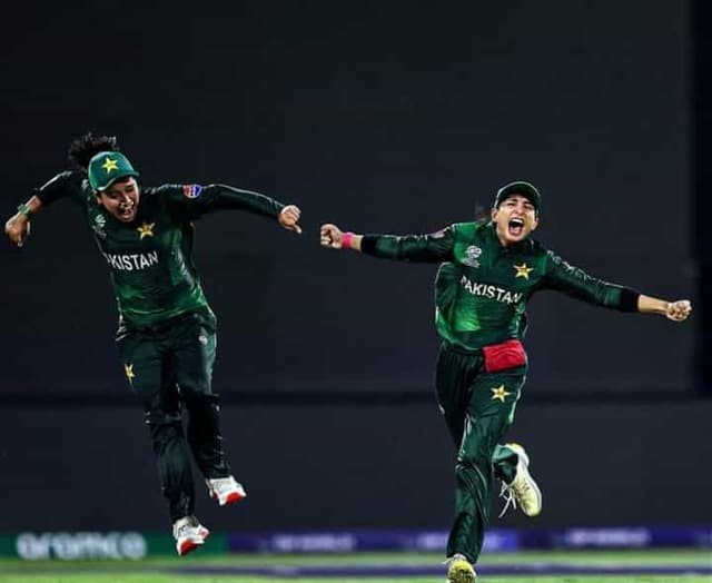 Fatima Sana's all-round prowess helps Pakistan topple Sri Lanka 