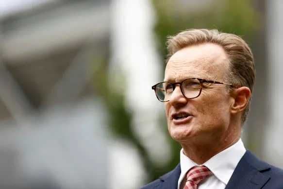 Lachlan Henderson steps down as chairman of Cricket Australia