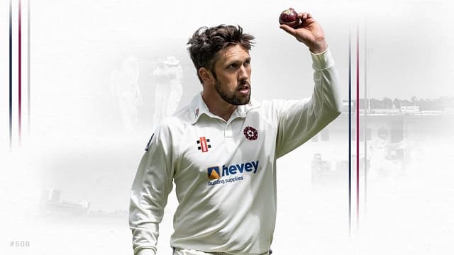 Northamptonshire spinner Simon Kerrigan announce retirement