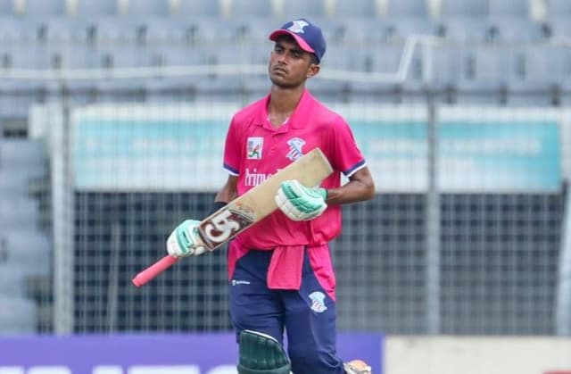 Prantik Nawroz Nabil creates example of 'sportsmanship' in DPL 