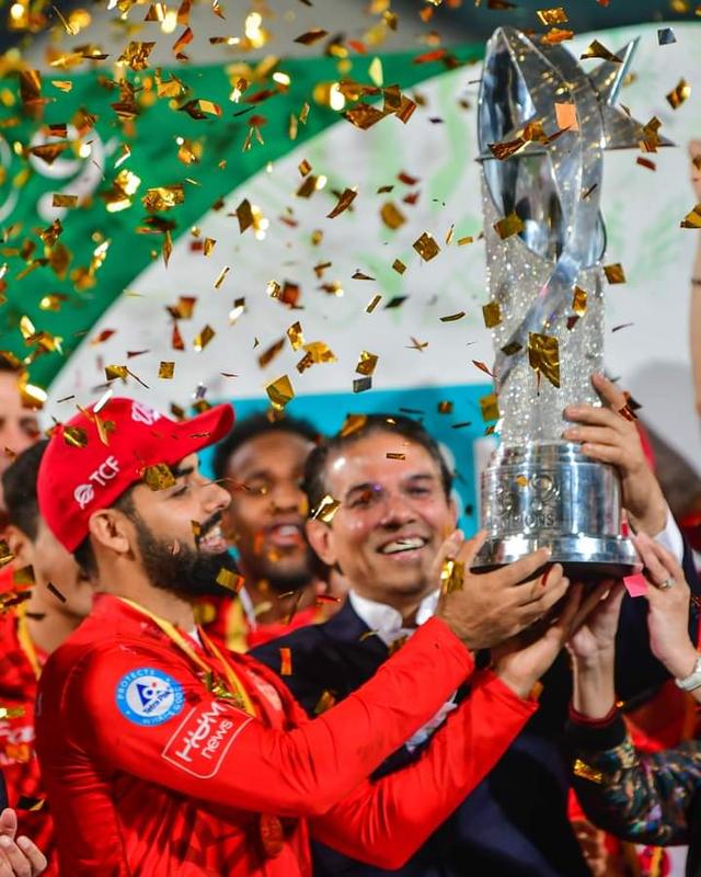 Imad Wasim spins a web to clinch the title for Islamabad by beating Multan Sultans 