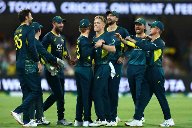 Maxwell's blistering knock, before bowlers all-round performance hand Australia a superb victory over Pakistan
