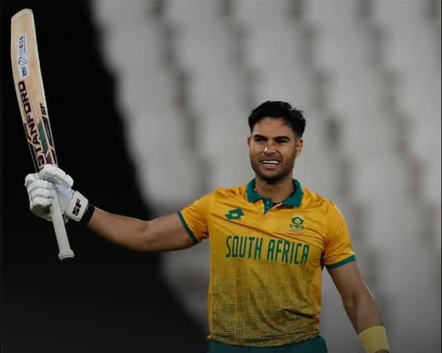 Reeza Hendricks' stunning hundred helps the Proteas ace the massive chase