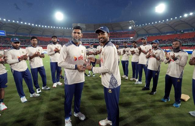 Bangladesh honor Mahmudullah Riyad in his last T20I match against India