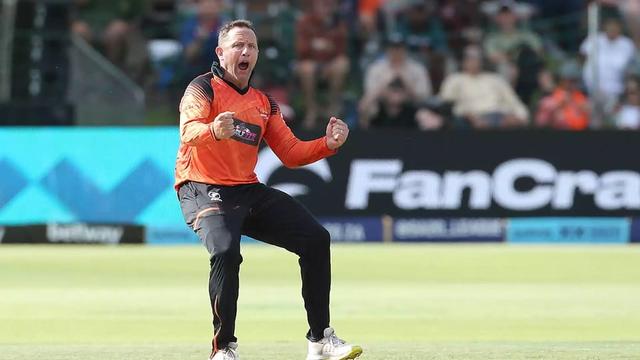 Roelof van der Merwe Say Goodbye to Somerset Ahead of New Season