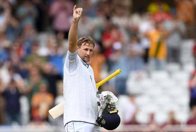 Joe Root could surpass Sachin Tendulkar's Test runs record, thinks Dinesh Karthik 