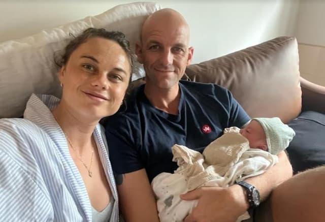 Roux becomes the first foreign cricket coach to be father in Sri Lanka