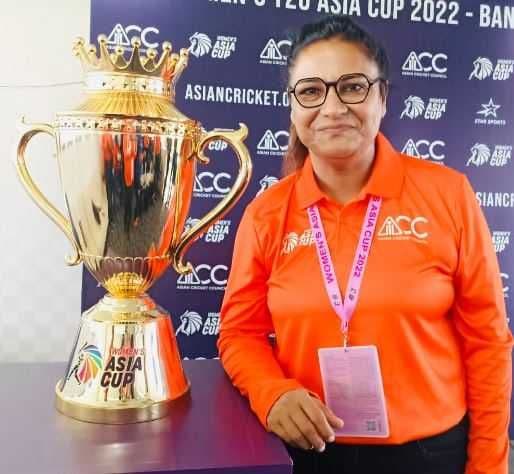 Pakistan cricketer Kainat Imtiaz congratulates her mother for making debut as umpire 