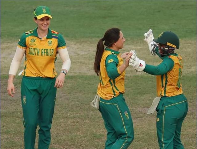 Marzianne Kapp stars as South Africa blow away Scotland 