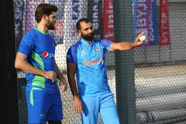 Shami Shares Ideas with shaheen for the T20 World Cup 2022