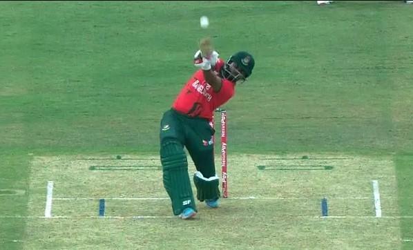 Shamim credits AB de Villiers for amazing six vs New Zealand