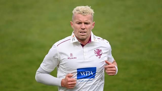 Siddle replaces Boland at Durham for County Championship 