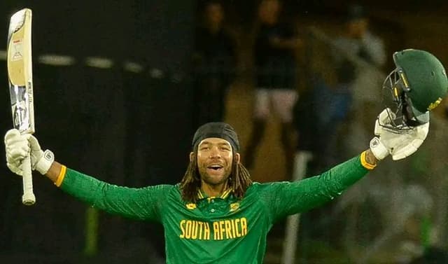 Tony De Zorzi's maiden ODI hundred help South Africa to level the series 