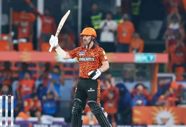 Hyderabad batters fire up to beat Mumbai Indians by 31 runs in a high scoring affair