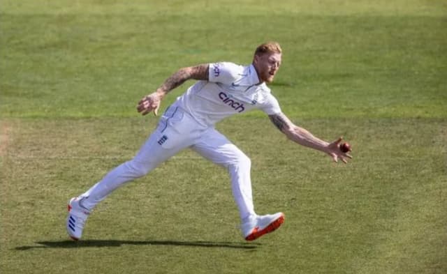 Ben Stokes leaves the ground due to injury during The Hundred game 