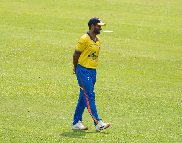 Tamim's EPL debut washed out by rain