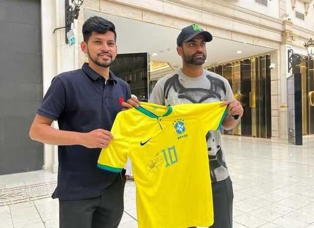 Neymar gifts autographed jersey to Bangladesh cricketer Tamim Iqbal 