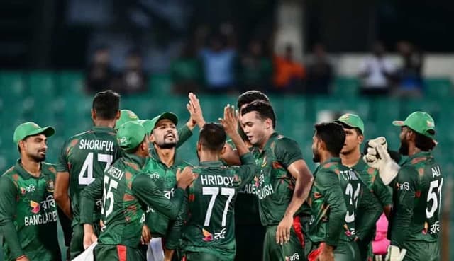 They bowl really in the powerplay: Campbell praises Taskin and Shoriful highly