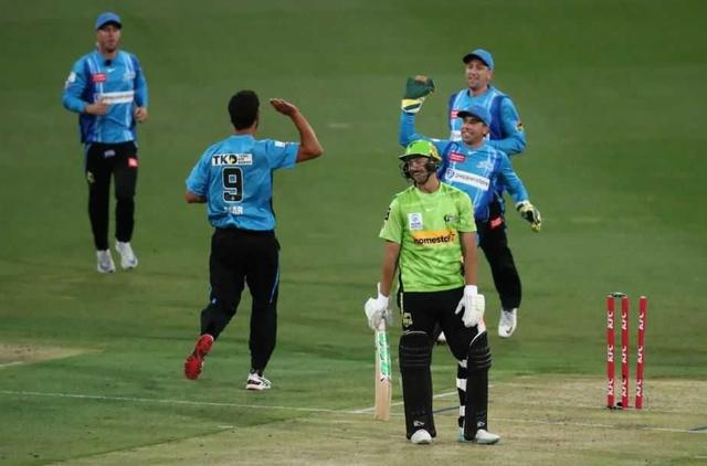 Sydney Thunder all out for 15- lowest total in T20 history 
