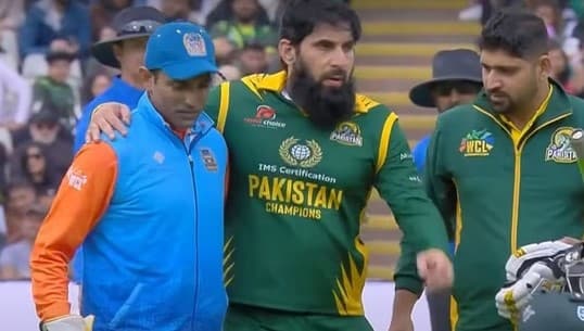 Watch: Robin Uthappa's heartfelt gesture towards Misbah-ul-Haq in WCL final