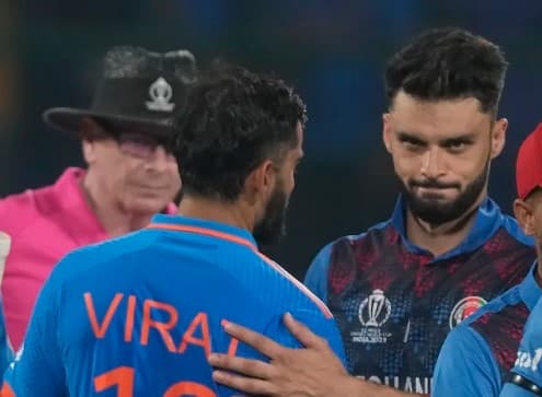 Virat Kohli Requests the Arun Jaitley Stadium crowd to stop booing Naveen-ul-Haq