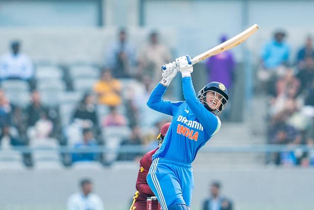 Smriti Mandhana Breaks World Record with 1600+ Runs in 2024