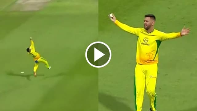 [WATCH] Donovan Ferreira's Stunning "Superman" Catch Steals the Show in Rain-Affected SA20 Match