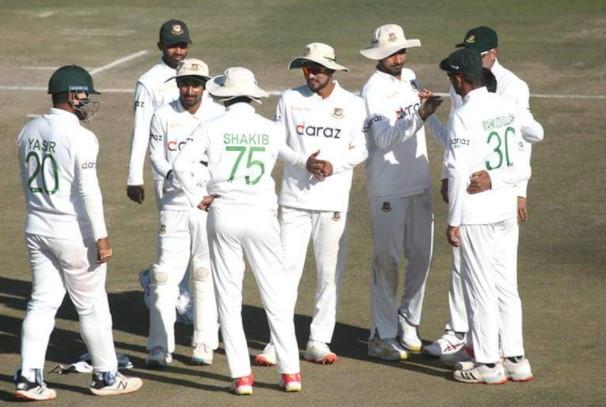 Bangladesh 7 wickets away from rare away win