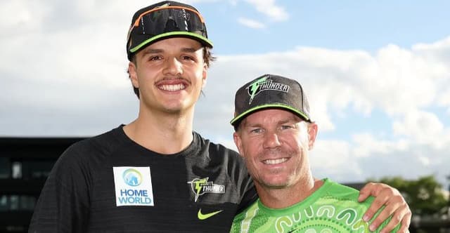Sam Konstas eager to learn from David Warner after securing 4-year deal with Sydney Thunder