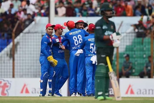 Fazalhaq Farooqi's fantastic spell before Zadran's gutsy 41* help Afghanistan go 1-0 up in the series